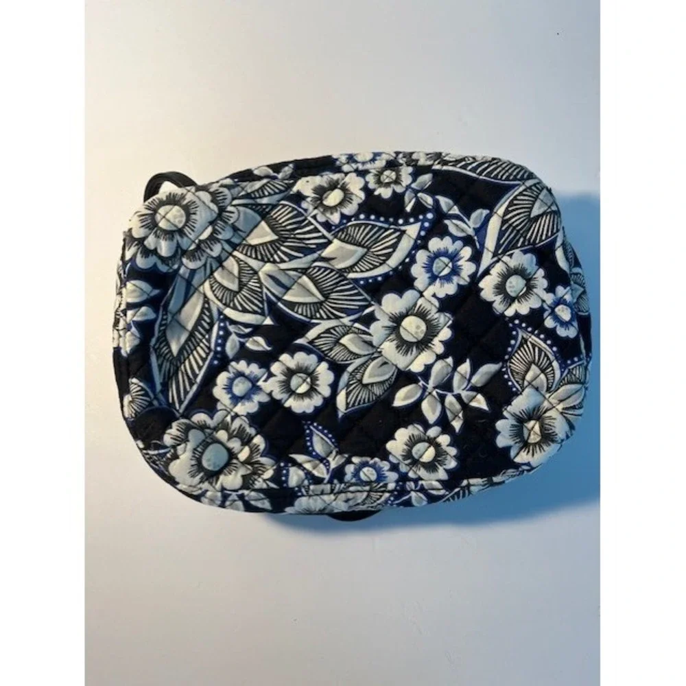 NWT  Vera Bradley Snow Lotus Purse RFID Protection Cute For Summer - Picture 2 of 4